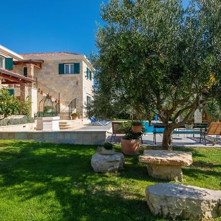 Dominus - By Guide וילה *