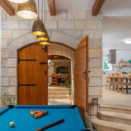 Dominus - By Guide Willa *