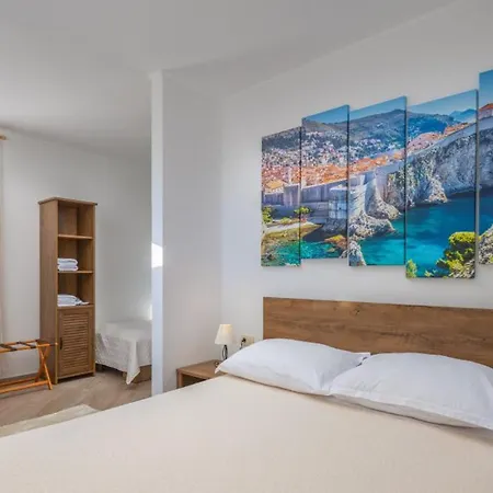 Willa Dominus - By Guide *