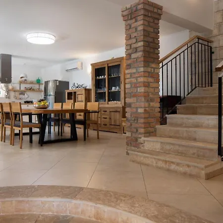 Dominus - By Guide 스플리트